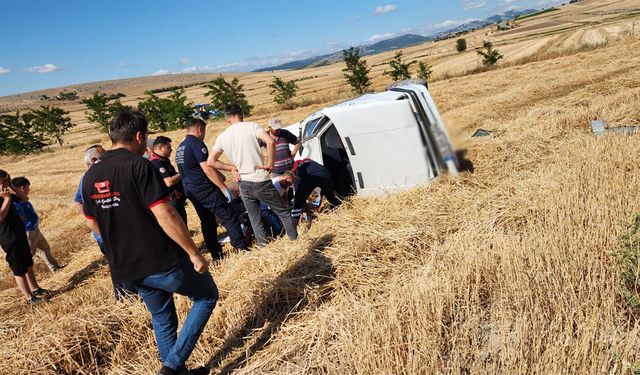 Samsun'da otomobil tarlaya savruldu! Yaralılar var