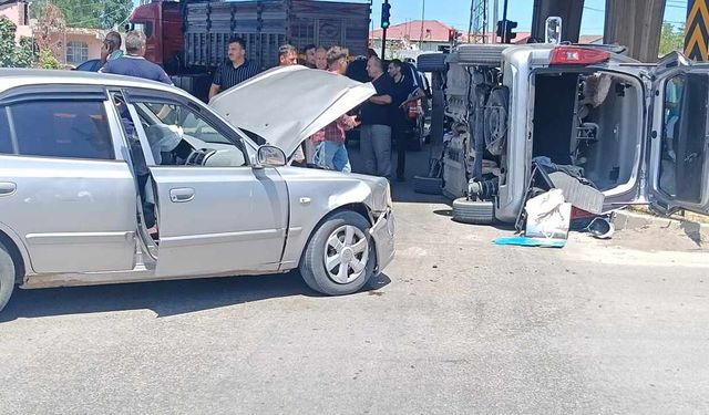 Samsun'da kavşakta feci kaza! Facianın eşiğinden dönüldü!
