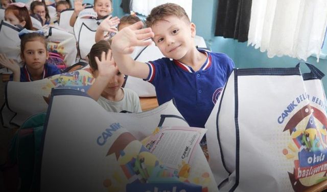 Başkan  İbrahim Sandıkçı'dan öğrencilere çifte hediye!