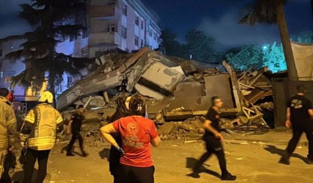 Korku dolu anlar! 6 katlı bina çöktü