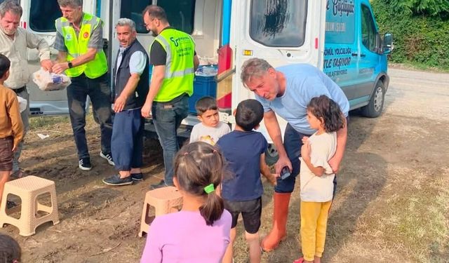 Tekkeköy'de yağıştan etkilenen mevsimlik işçilere destek