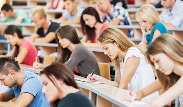 Üniversite öğrencilerine dikkat çeken burs desteği! Başvurular başladı