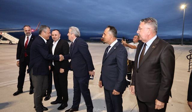 YENİ Partili Dr. Murat Çan, Özgür Özel'i Merzifon'da karşıladı