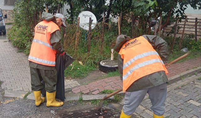 Yağmur bastırdı, Canik’te ekipler harekete geçti