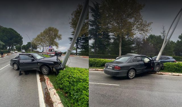 Samsun’da korkutan kaza! Aydınlatma direğine çarptı
