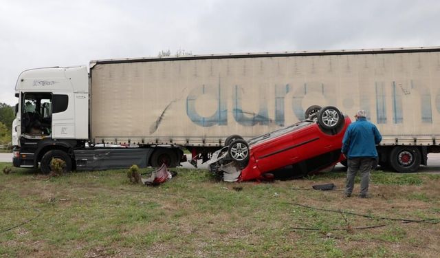 Samsun’da tır otomobile çarptı! Araç takla attı