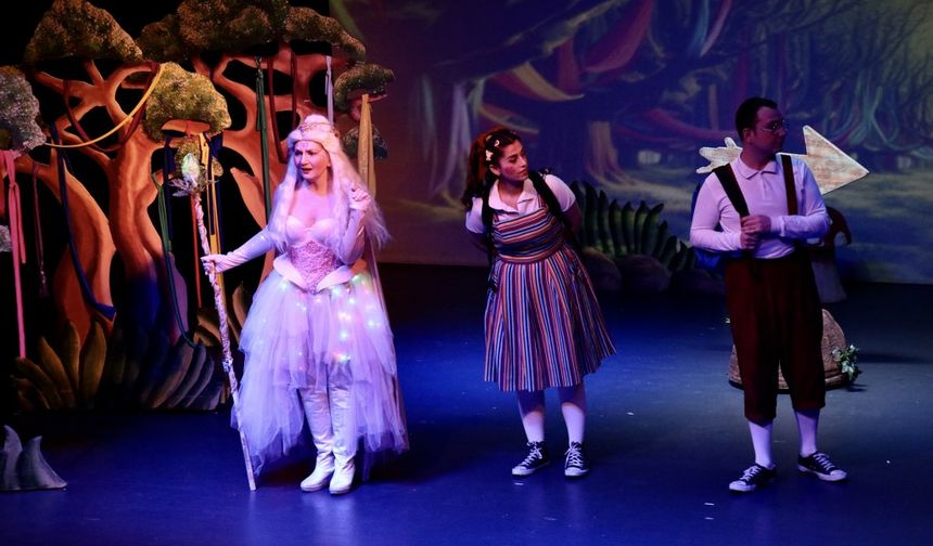 Samsun Devlet Opera ve Balesi (SAMDOB), "Okulumuz Orman" çocuk oyununu sahneye koydu.