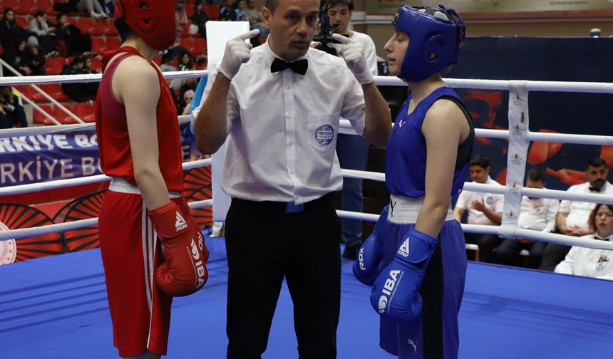 Atatürk Spor Salonu'nda yapılan şampiyonada 58 ilden 738 sporcu mücadele etti.