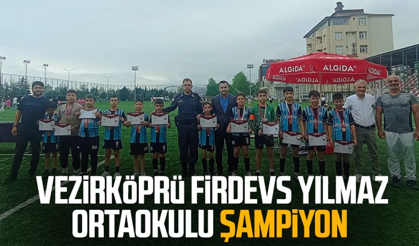 Vezirköprü Firdevs Yılmaz Ortaokulu şampiyon