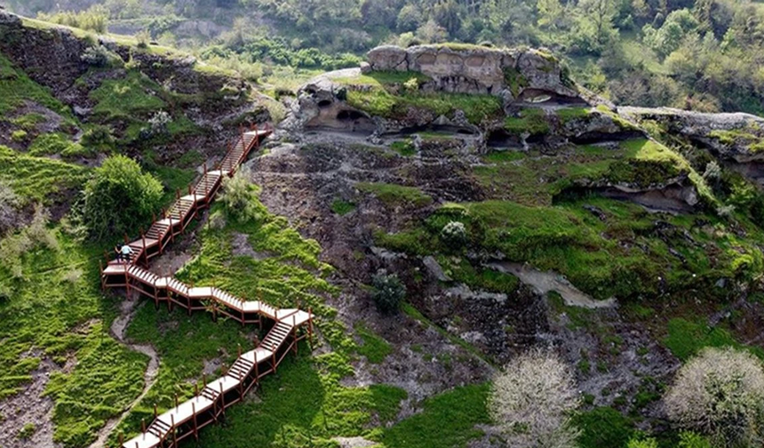 Tekkeköy Mağaralarından Amisos Tepesi’ne Tarih Rotası