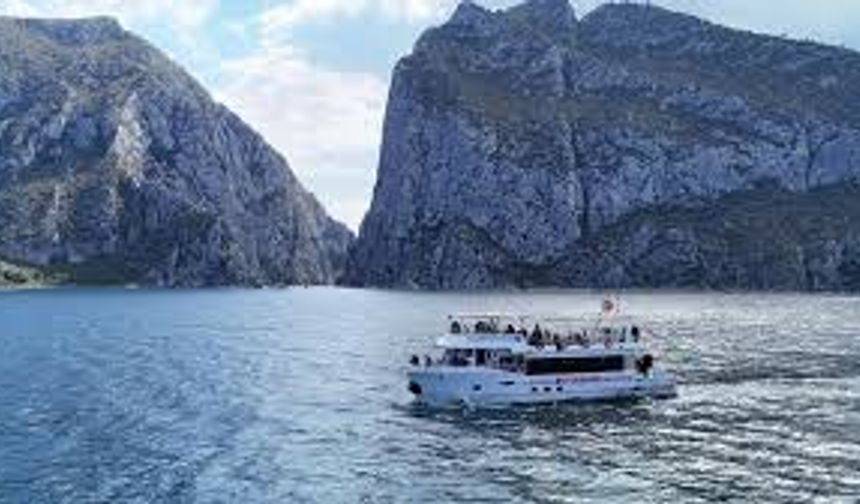 Vezirköprü’de Tekne Turu: Doğa, Manzara ve Tarih Bir Arada