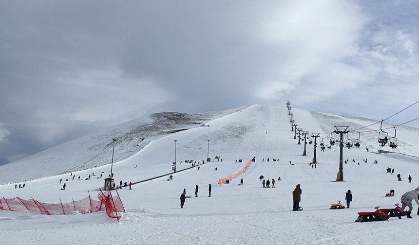 Ladik Akdağ Kayak Merkezi ve Göl Manzarası