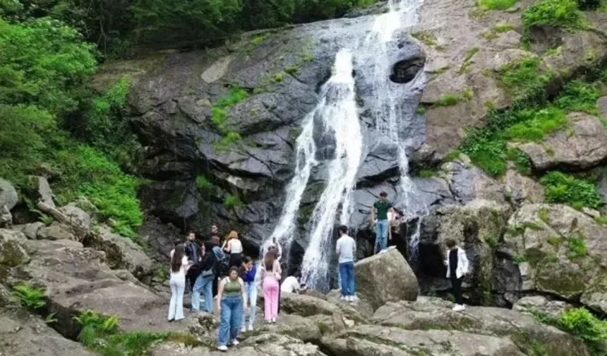 Salıpazarı Gezi Rehberi: Şelaleler, Köy Rotaları ve Doğal Keşif Noktaları
