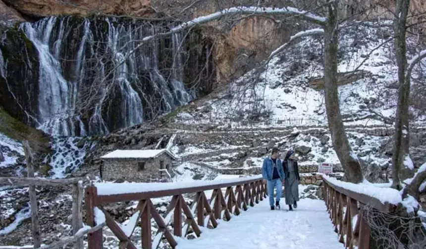 Salıpazarı Şelaleleri Kışın Buz Tutarken