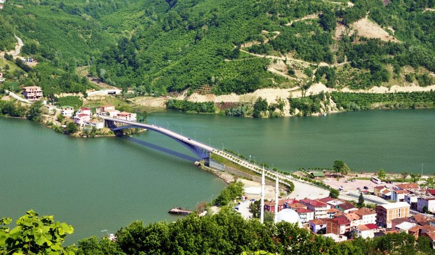 Ayvacık’ta Göl Manzarasıyla Şekillenen Günlük Hayat