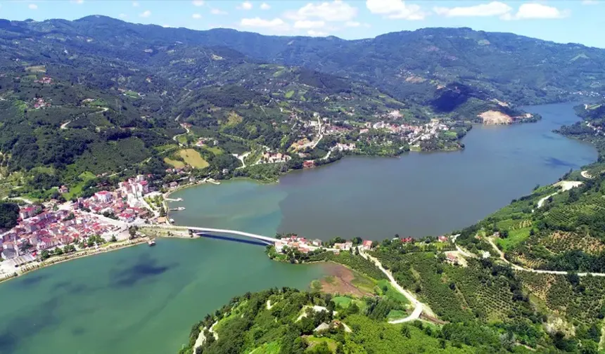 Ayvacık’ta Göl Manzaralı Yaşam