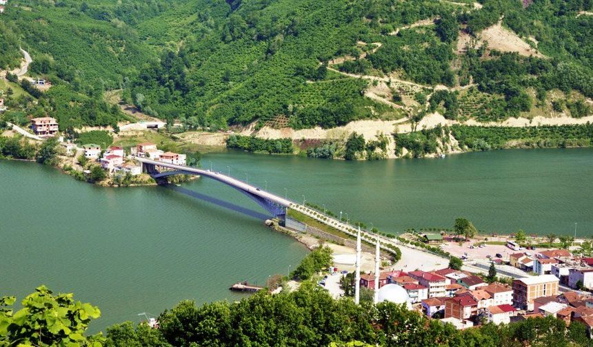 Ayvacık’ta Göl Çevresinde Kurulan Sakin Ritim