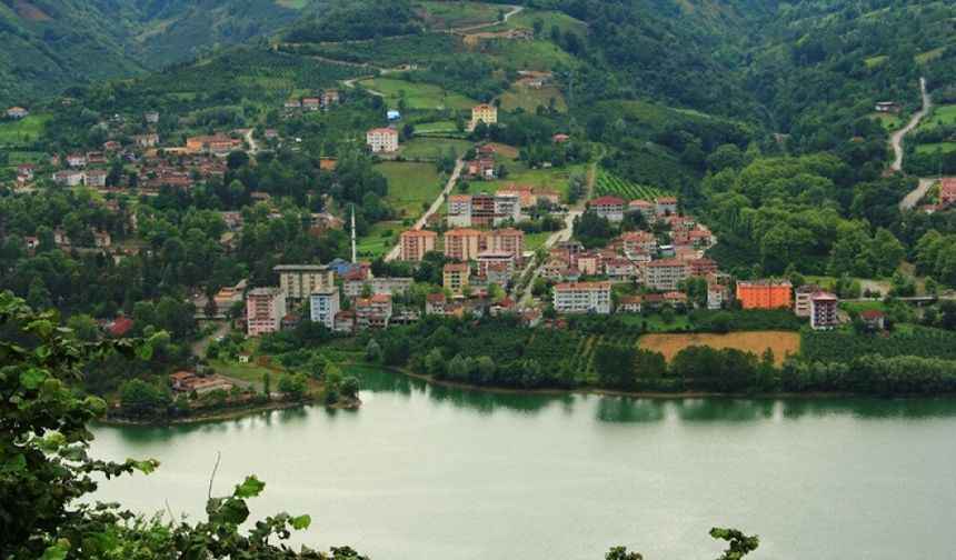Ayvacık’ta Göl Çevresinde Sakin Hayat