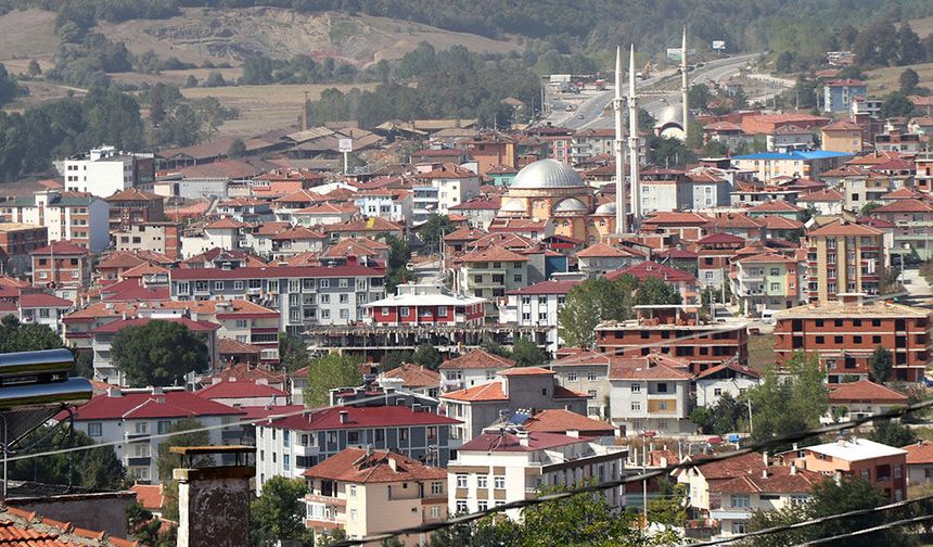 Kavak’ta Mevsimlerin Kurduğu İlçe Düzeni