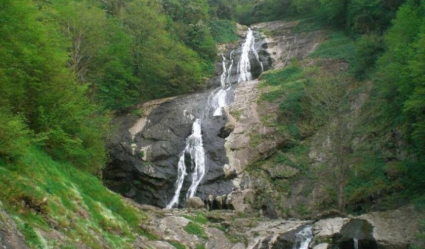 Salıpazarı’nda Doğal Şelaleler ve Mesire Alanları