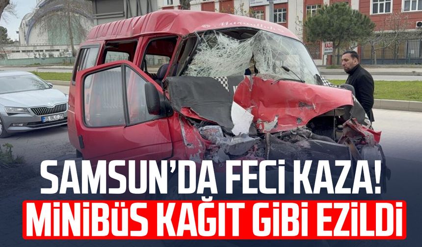 Samsun'da feci kaza! Minibüs kağıt gibi ezildi