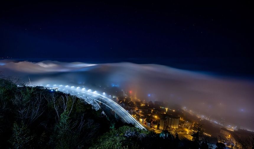 Karadeniz'de yoğun sis şehri kapladı
