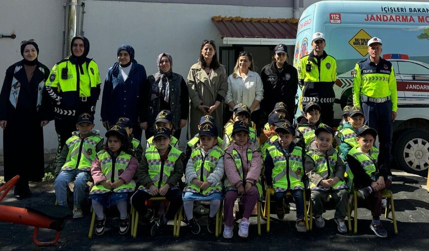 Samsun'da minikler "Küçük Polisler" etkinliğiyle mesleği tanıdı