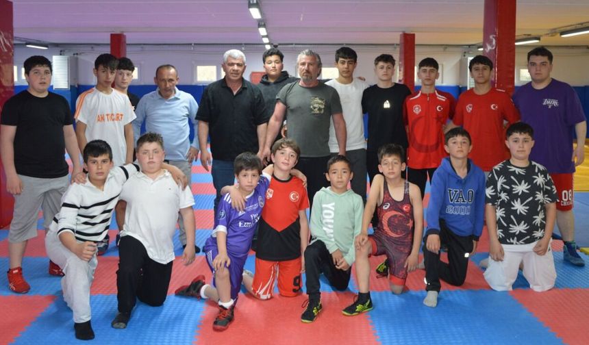 Havza TSO Başkanı Erkan Acar’dan genç güreşçilere destek