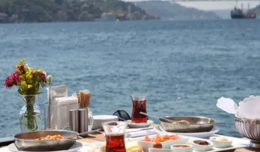 Ayvacık’ta göl kenarında kahvaltı alışkanlıkları