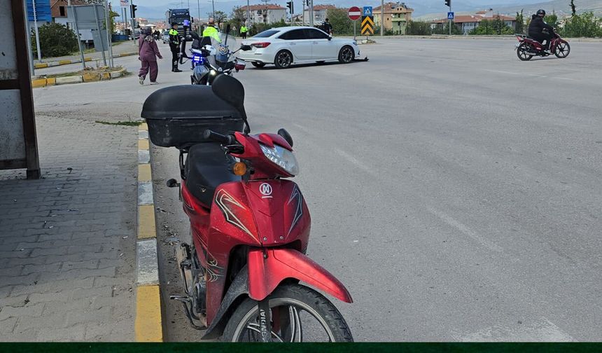 Vezirköprü’de otomobil ile motosiklet çarpıştı: 1 yaralı