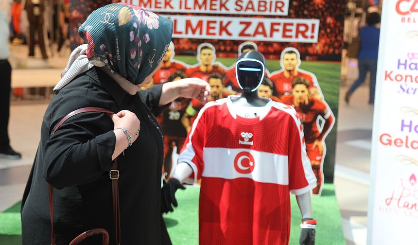 Samsun'da CANİKMAN milli formayı giydi, ilgi odağı oldu!
