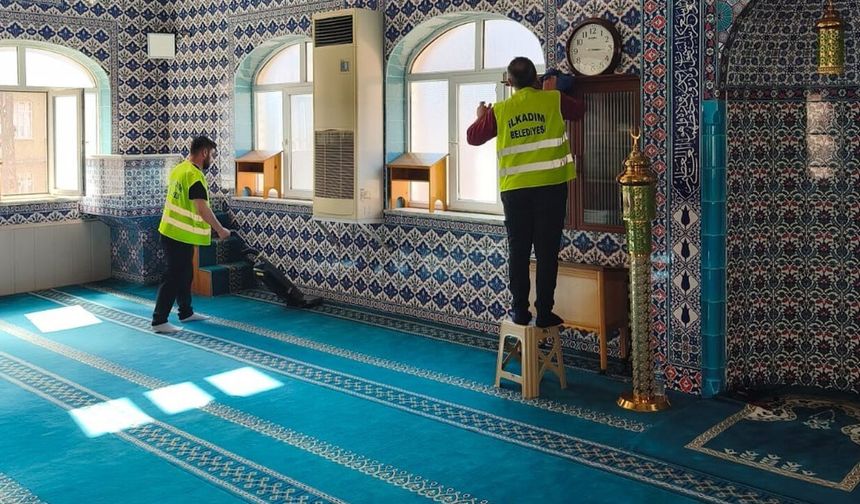 İlkadım'da ibadethanelerde kapsamlı temizlik sürüyor