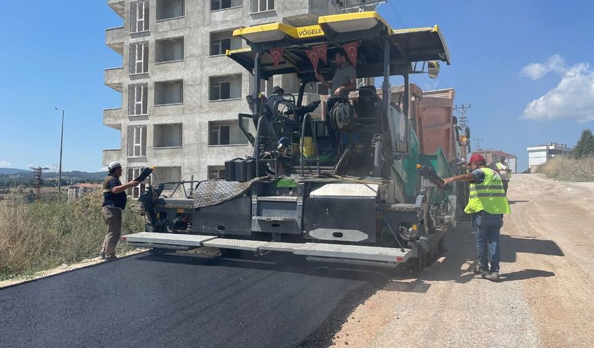 Kavak Devlet Hastanesi yoluna sıcak asfalt