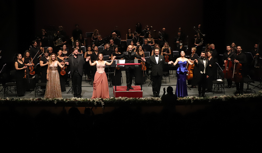 Samsun'da sanat dolu gece: Gala Konseri ilgi gördü