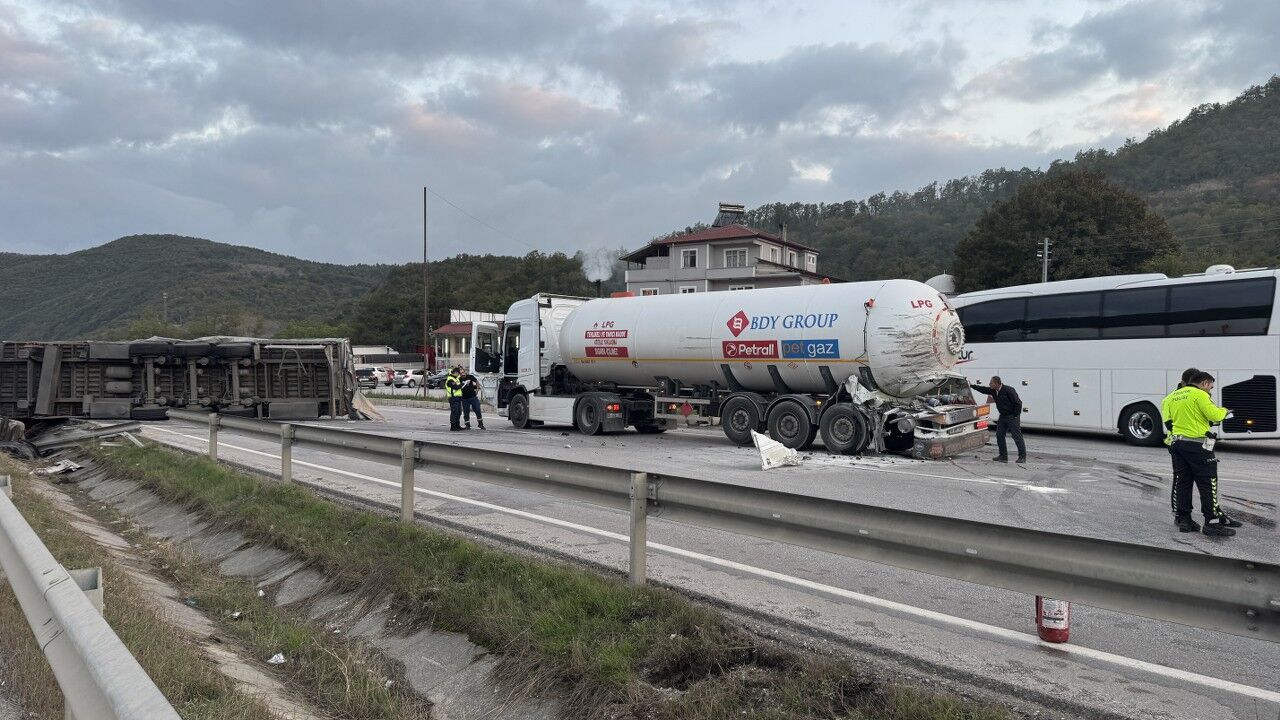 A A 20251002 39292183 39292175 S A M S U N D A U C A R A C I N K A R I S T I G I T R A F I K K A Z A S I N D A 3 K I S I Y A R A L A N D I 1280X720