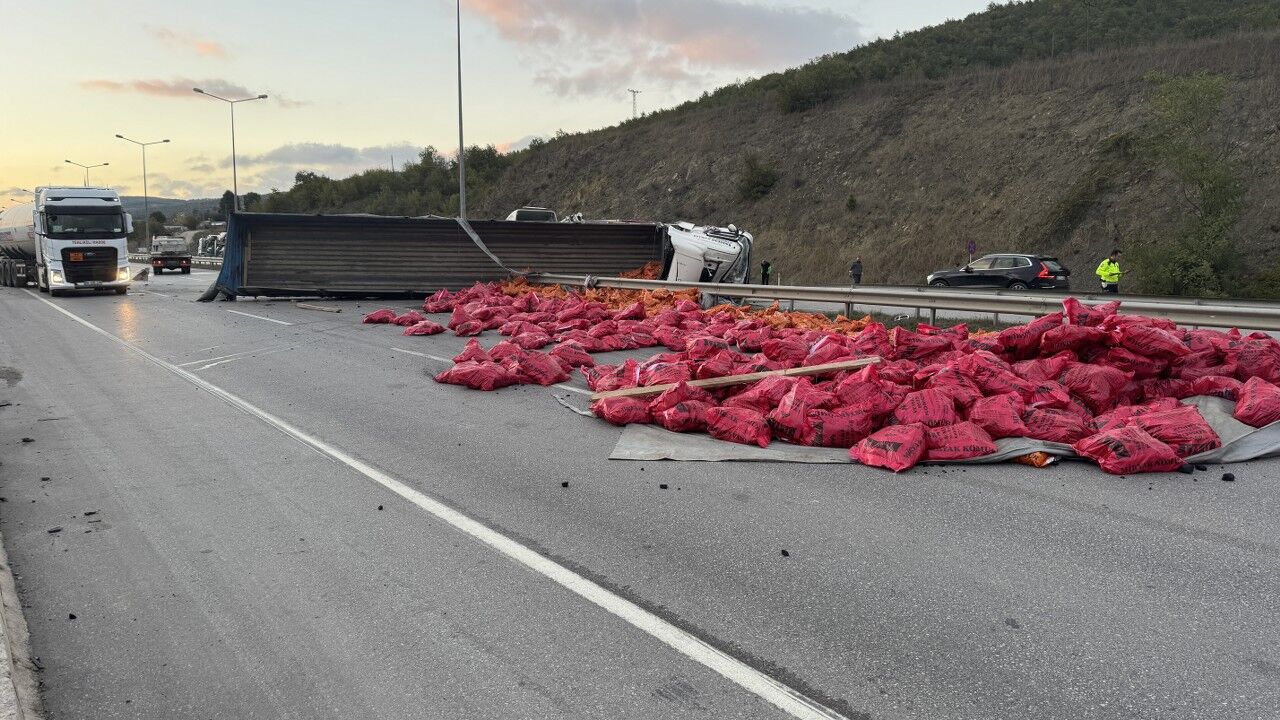 A A 20251002 39292183 39292179 S A M S U N D A U C A R A C I N K A R I S T I G I T R A F I K K A Z A S I N D A 3 K I S I Y A R A L A N D I 1280X720