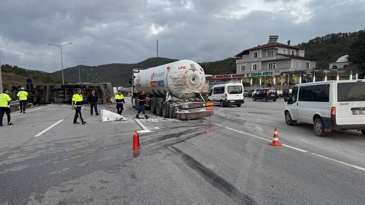 A A 20251002 39292183 39292180 S A M S U N D A U C A R A C I N K A R I S T I G I T R A F I K K A Z A S I N D A 3 K I S I Y A R A L A N D I 1280X720