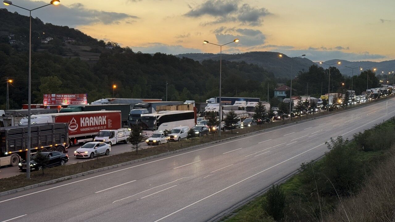 A A 20251002 39292183 39292182 S A M S U N D A U C A R A C I N K A R I S T I G I T R A F I K K A Z A S I N D A 3 K I S I Y A R A L A N D I 1280X720