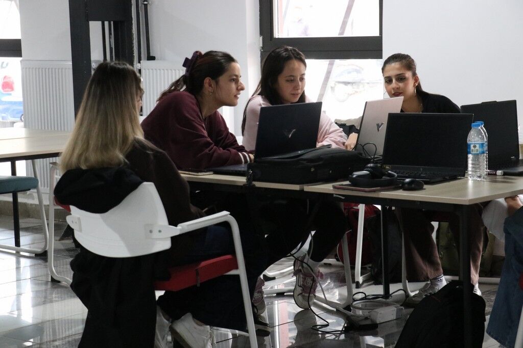 A A 20251005 39319830 39319829 N A S A S P A C E A P P S C H A L L E N G E S A M S U N U N I V E R S I T E S I N D E D U Z E N L E N D I 1024X683