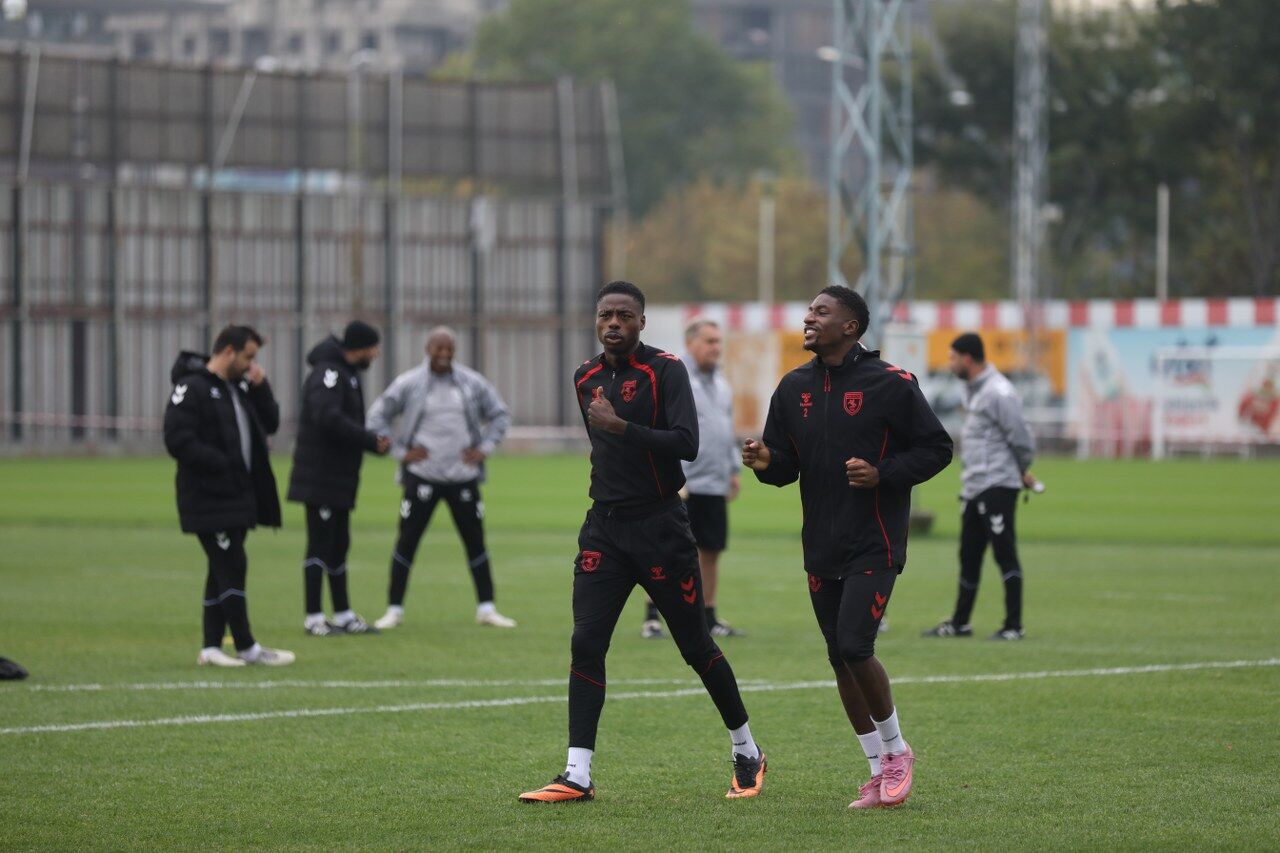 A A 20251022 39488480 39488477 S A M S U N S P O R D I N A M O K I E V M A C I N A H A Z I R 1280X853