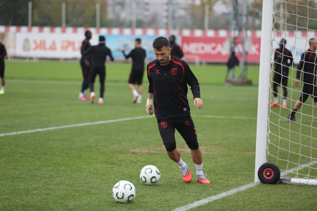 A A 20251022 39488480 39488478 S A M S U N S P O R D I N A M O K I E V M A C I N A H A Z I R 1280X853