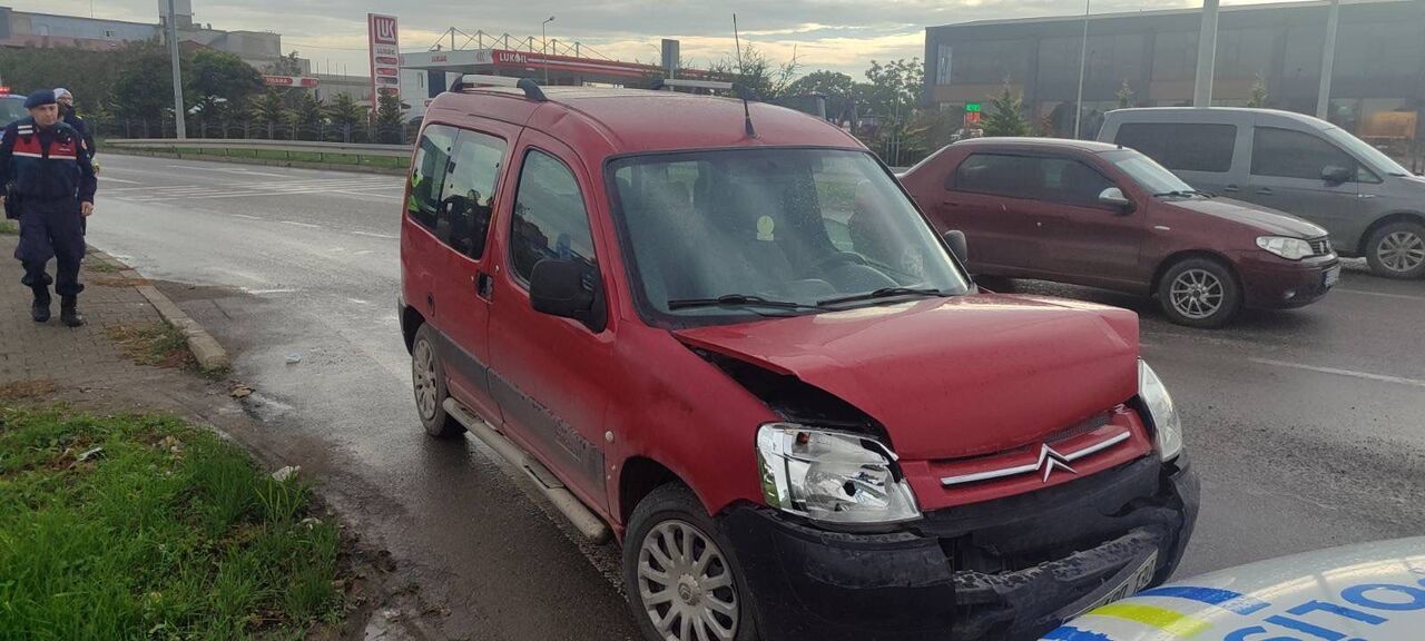 Samsun'da direksiyon hakimiyetini kaybetti refüje çıktı!