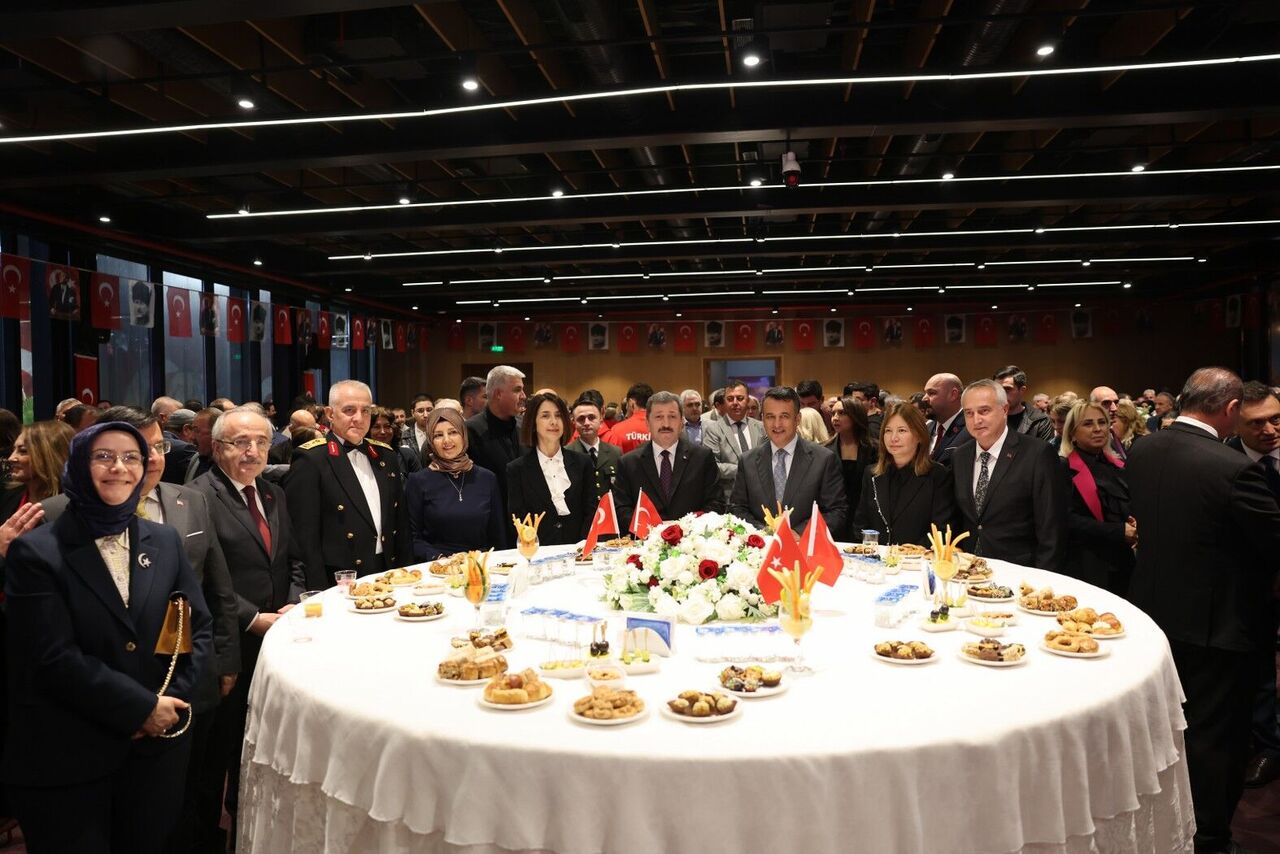 A A 20251029 39559980 39559978 S A M S U N D A C U M H U R I Y E T I N 102 Y I L I D O L A Y I S I Y L A R E S E P S I Y O N V E R I L D I 1574X1050