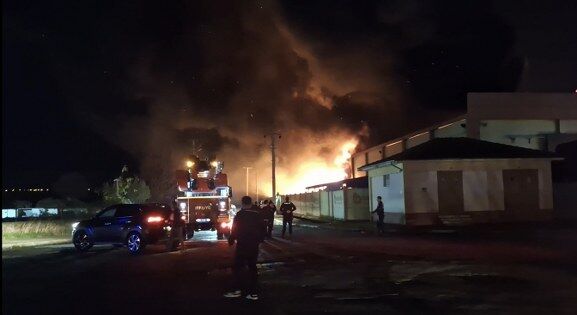 Samsun'da geri dönüşüm fabrikasında yangın paniği! 