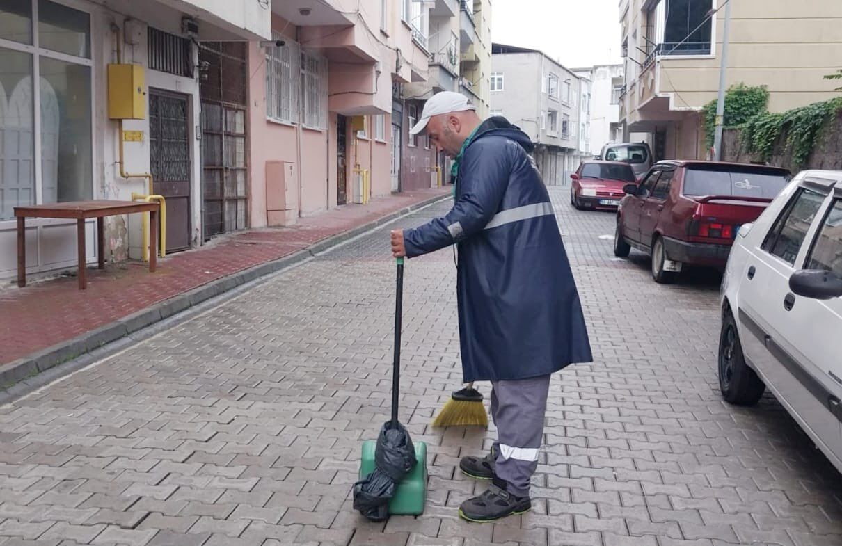 SAMSUN HABER... Canik Belediye Başkanı İbrahim Sandıkçı, ilçede mazgal, mıntıka ve genel temizlik çalışmalarının yoğun şekilde sürdüğünü açıkladı.