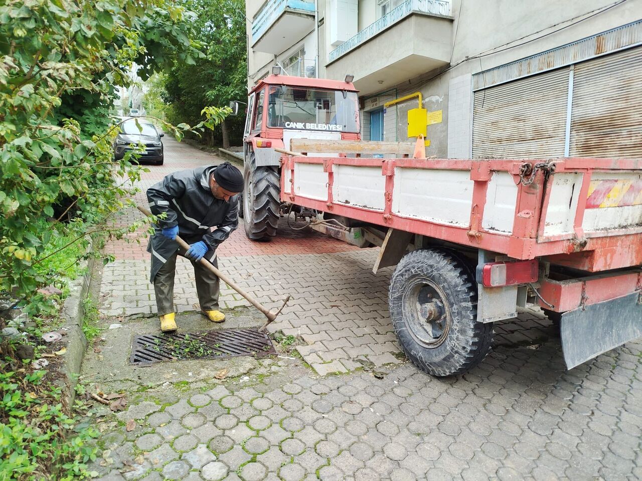 SAMSUN HABER... Canik Belediye Başkanı İbrahim Sandıkçı, ilçede mazgal, mıntıka ve genel temizlik çalışmalarının yoğun şekilde sürdüğünü açıkladı.