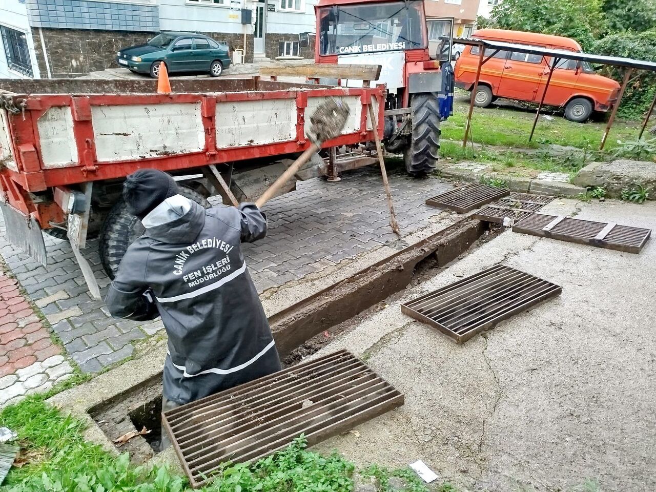 SAMSUN HABER... Canik Belediye Başkanı İbrahim Sandıkçı, ilçede mazgal, mıntıka ve genel temizlik çalışmalarının yoğun şekilde sürdüğünü açıkladı.