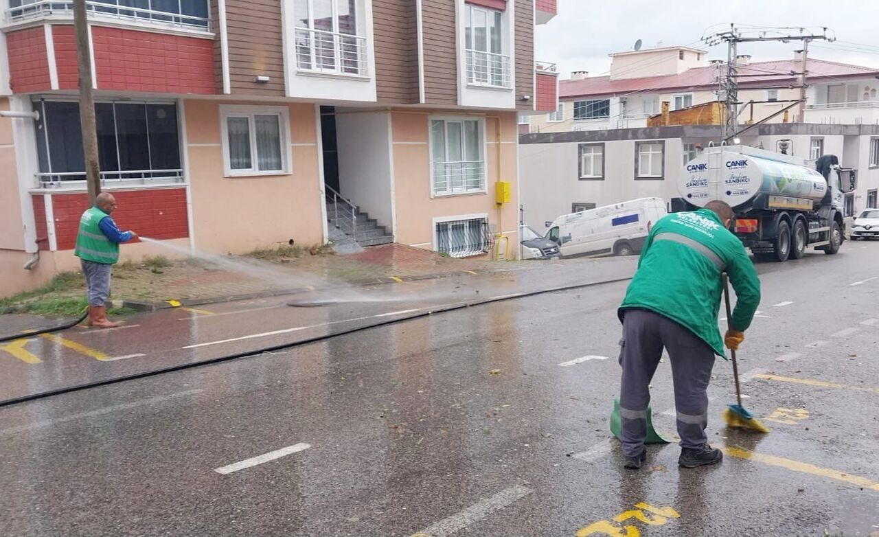 SAMSUN HABER... Canik Belediye Başkanı İbrahim Sandıkçı, ilçede mazgal, mıntıka ve genel temizlik çalışmalarının yoğun şekilde sürdüğünü açıkladı.