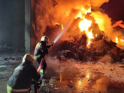 Samsun'da geri dönüşüm fabrikasında yangın paniği! 