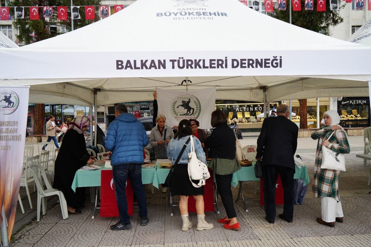 Samsun Cumhuriyet Meydanı hemşehri dernekleri ile şenlendi